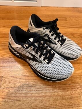 Brooks women Athletic Running Shoes - White & Black